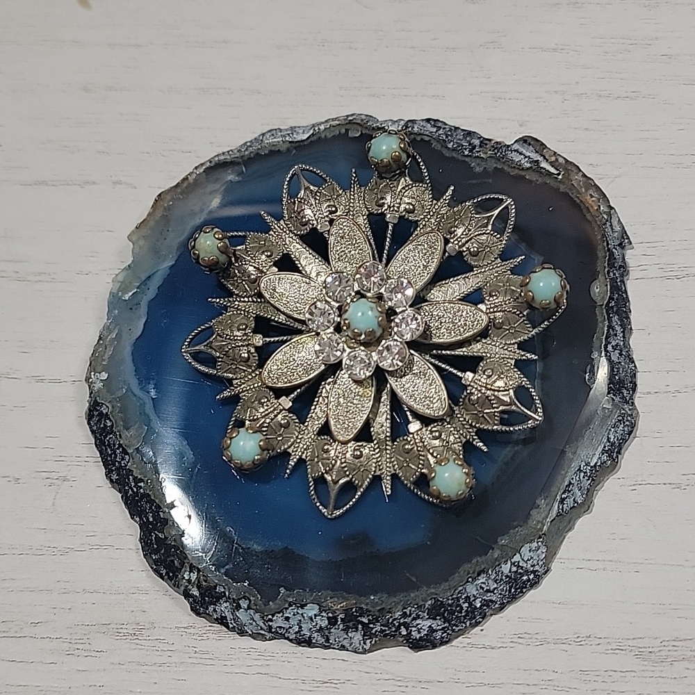 Vintage Filigree Flower Agate Cabochon Rhinestone Brooch Pin